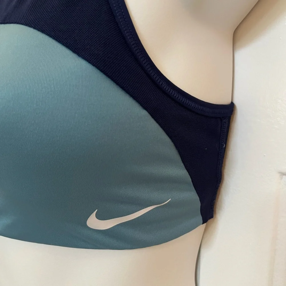 Nike dry fit cross back sports bra